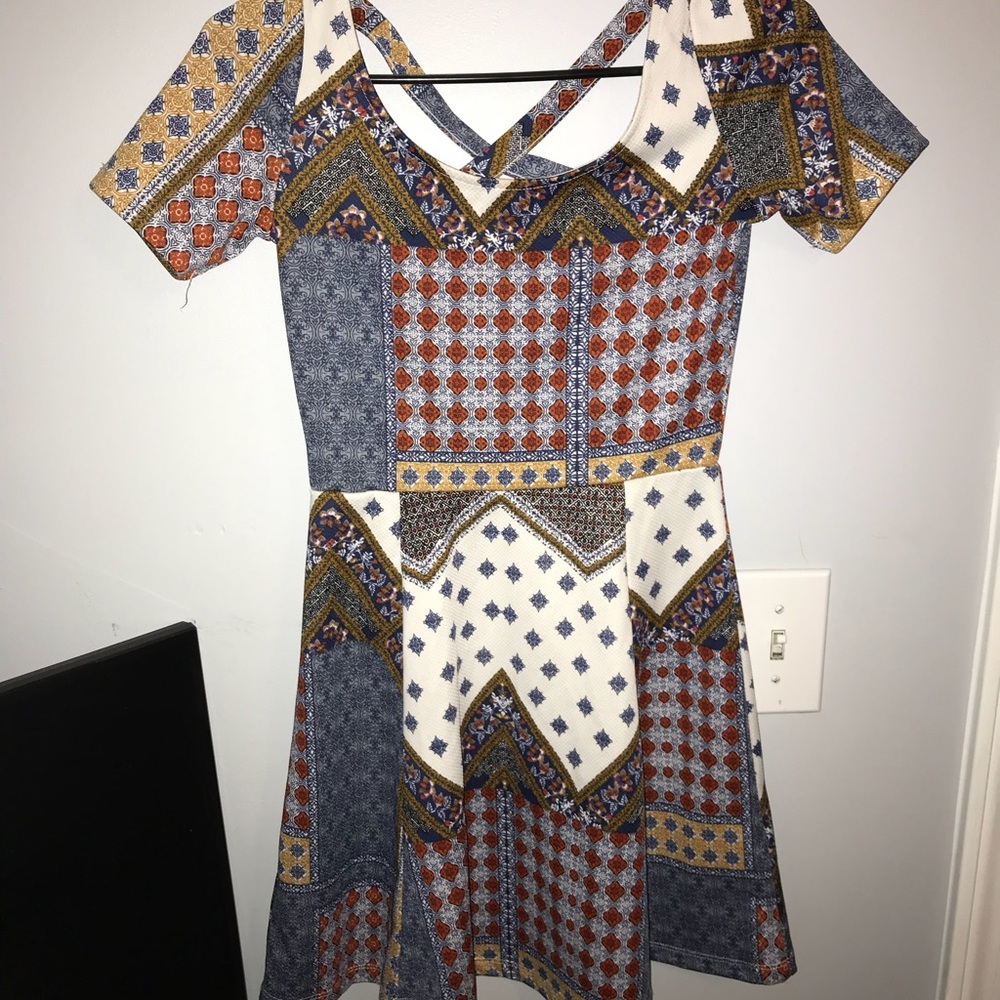 Super girly patterned dress! 🌼